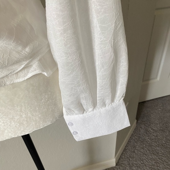 Adora Collared Long Sleeve Wrap Top NIP - Picture 3 of 10